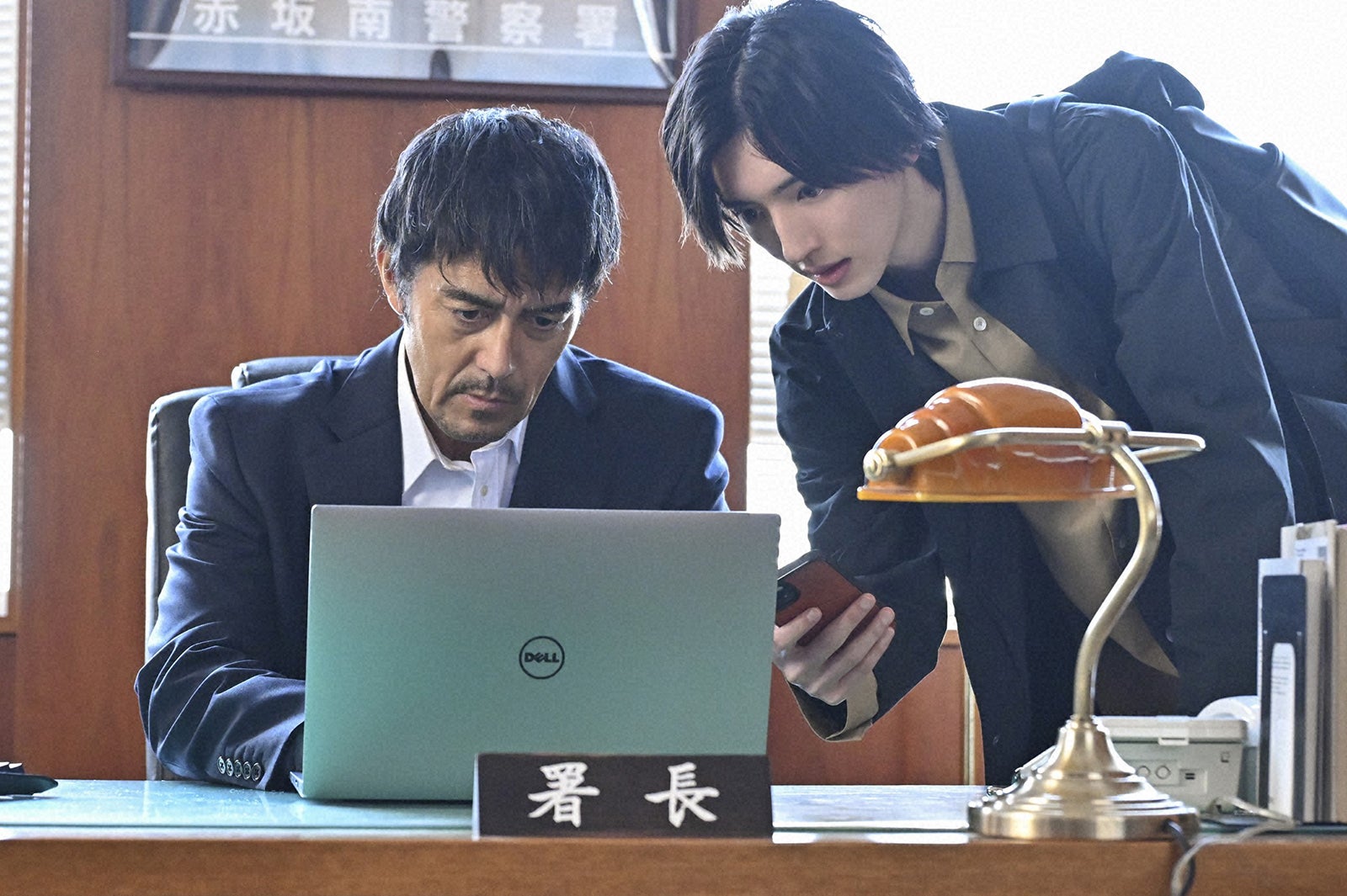 阿部寛、道枝駿佑「キャスター」第5話（C）TBS