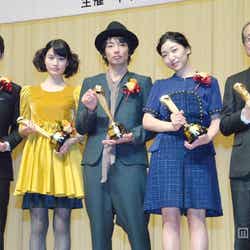 「第86回キネマ旬報ベスト・テン&個人賞」授賞式に登壇した(左から)三浦貴大、橋本愛、森山未來、安藤サクラ、小日向文世