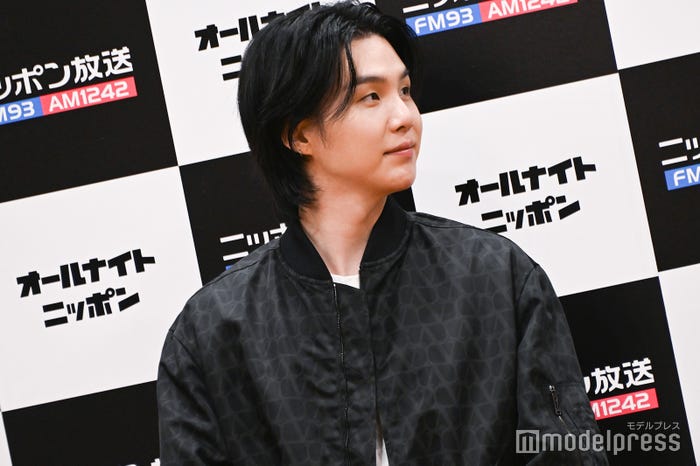 SUGA(C)モデルプレス