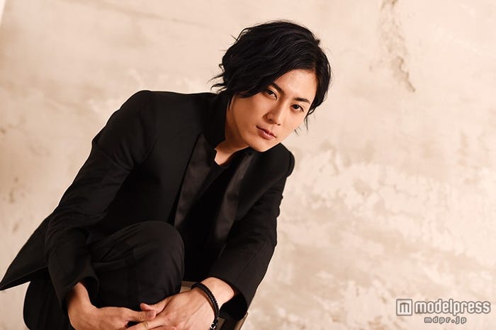 モデルプレスのインタビューに応じた間宮祥太朗