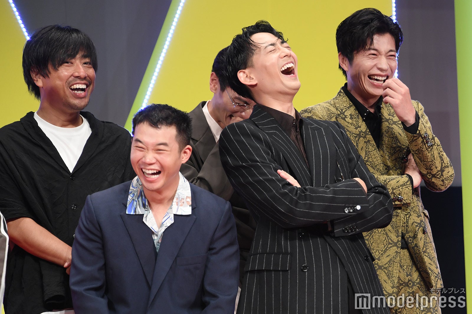 岸優太の言い間違いに笑い崩れるキャスト陣＆瑠東東一郎監督（C）モデルプレス