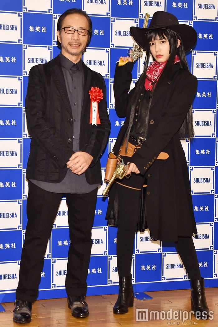 秋本治氏、松田るか (C)モデルプレス