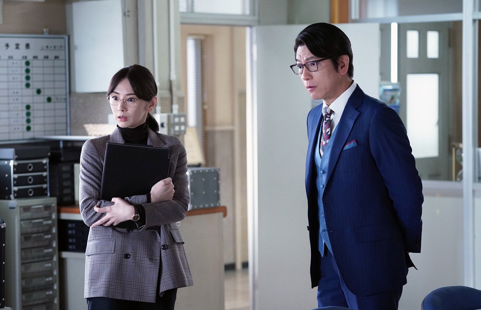 北川景子、及川光博 「女神の教室～リーガル青春白書～」第9話より（C）フジテレビ