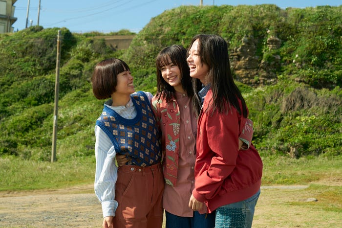 杉咲花、広瀬すず、清原果耶(C)2025『片思い世界』製作委員会