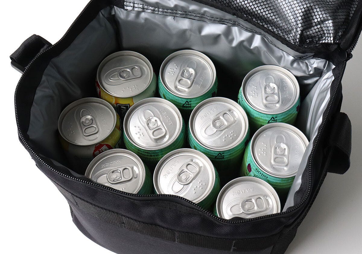 超保冷バッグに350ml缶が10本収納されている様子