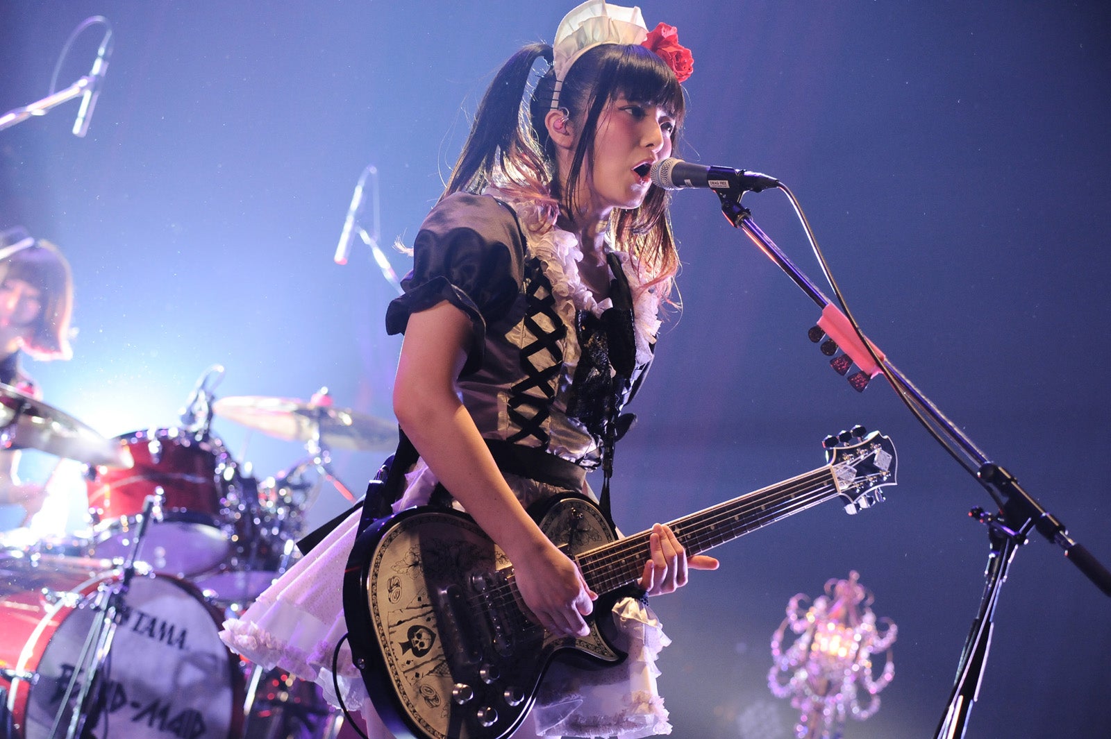 BAND-MAID、超満員のツアーファイナル エモいステージにメイド服が