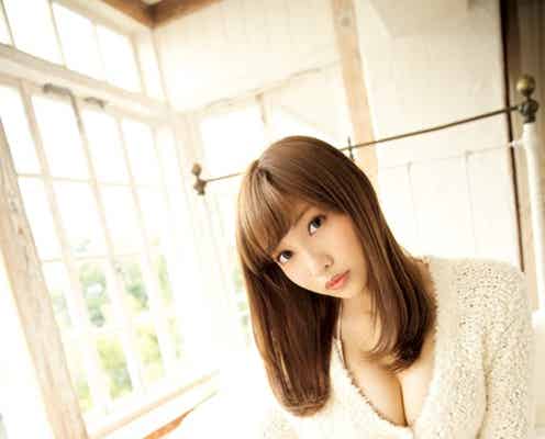 佐野ひなこ、もっちり美バスト&美脚を披露 ジャングル・野外バスタブ…“アドベンチャーグラビア”も