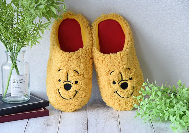 雑誌　付録　人気　おすすめ　オススメ　宝島社　宝島　レビュー　開封レビュー　開封　便利　優秀　使える　ディズニー　disney　プーさん　くまのプーさん　pooh　イエロー　黄色　スリッパ　ルームシューズ　あったか　あったかい　暖かい　防寒　冬　ボア　もこもこ　ふわふわ　ふわもこ