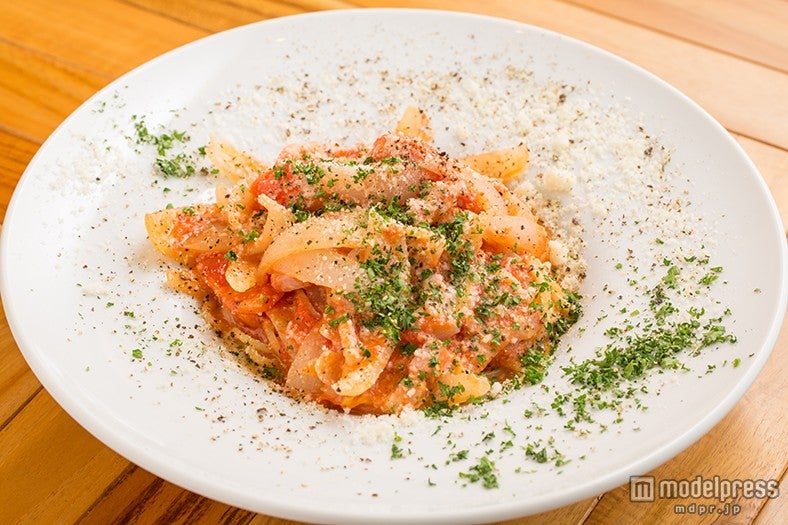 「ロースト玉葱とベーコンのアマトリチャーナ」￥1，150／画像提供：TBI JAPAN