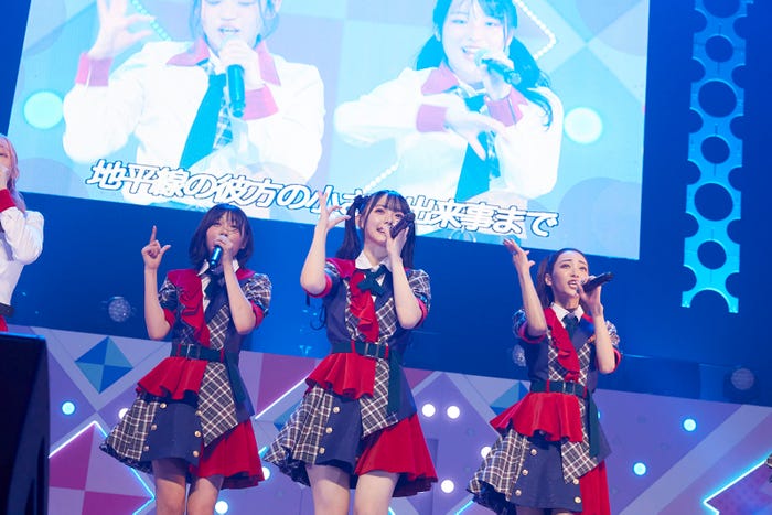 小澤愛実、松本ももな、安田愛里/「順調な自転」 (C)Yoshifumi Shimizu