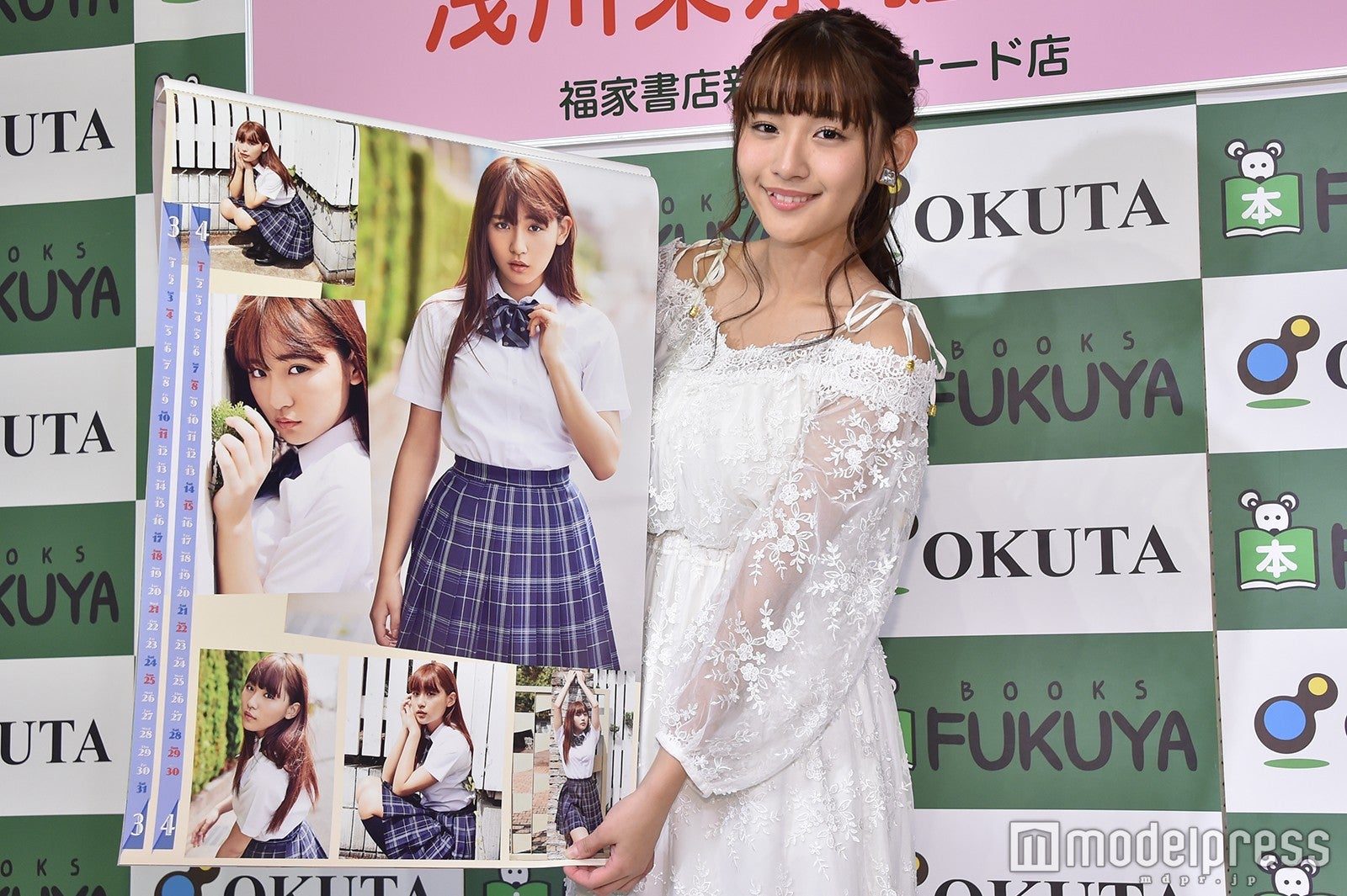 お気に入りは制服カット／浅川梨奈 （C）モデルプレス