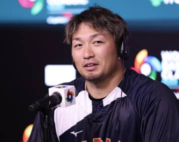 侍ジャパンに激震 鈴木誠也が足を痛めて緊急交代 二盗のヘッドスライディングでアクシデント→無念の途中交代 中堅には森下翔太が入る