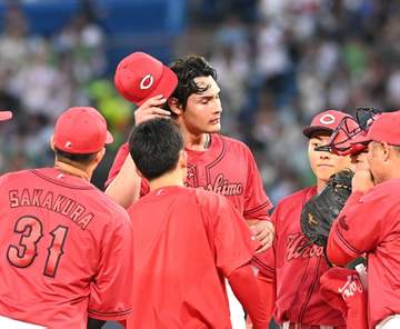 広島に悪夢 小園＆坂倉の連続送球ミスなどで5失点 直前には名原の一塁けん制死で流れ失う