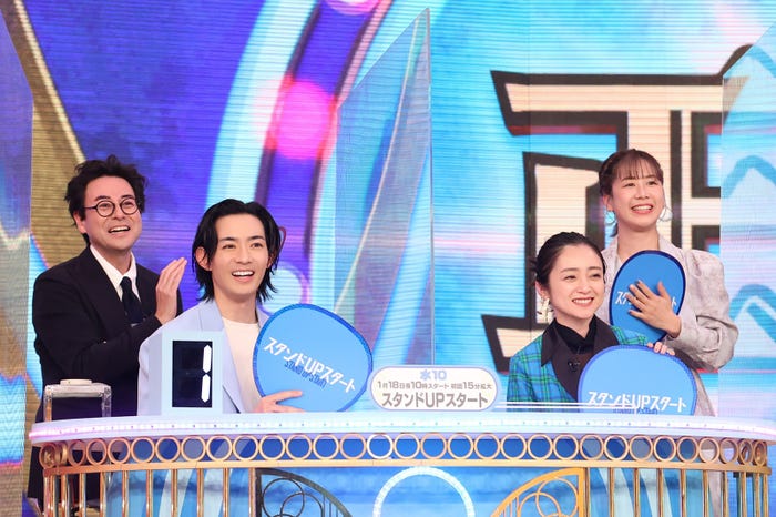 (前列左から)竜星涼、安達祐実(後列左から)鈴木浩介、大家志津香 (C)フジテレビ