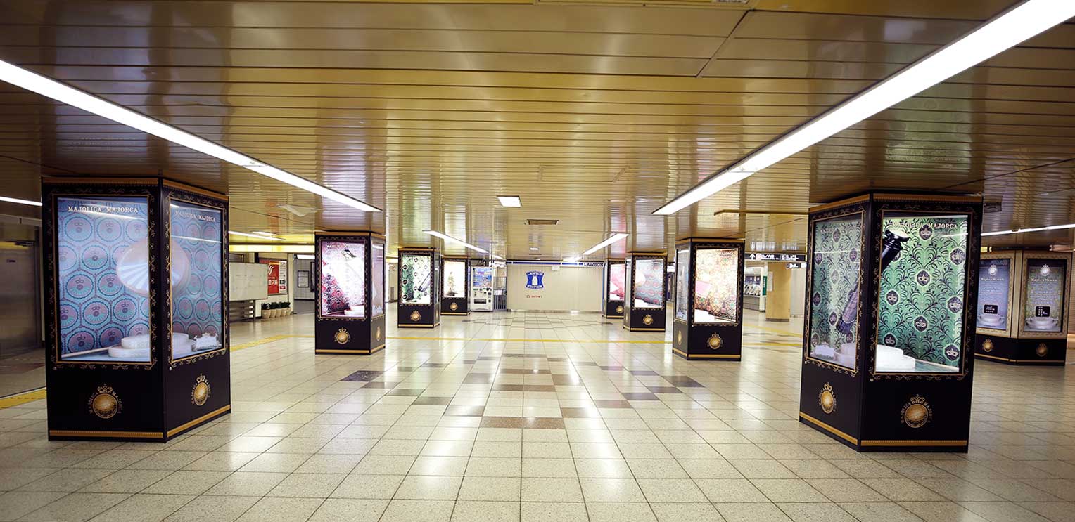新宿駅に現れた「マジョリカマジョルカ」の“魔法の博物館”
