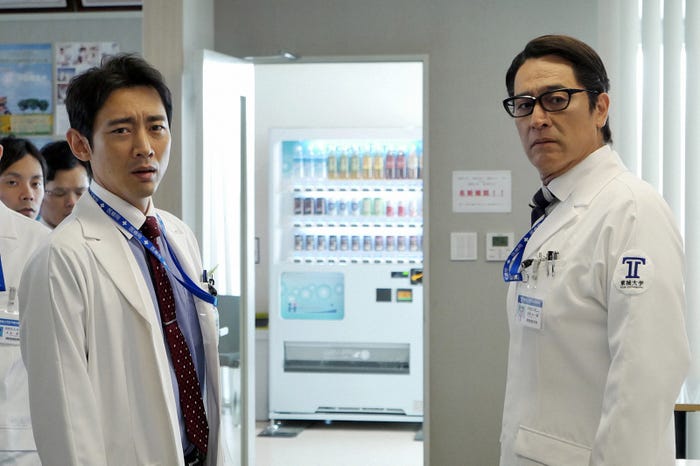 小泉孝太郎、橋本さとし/「ブラックペアン」第8話より(C)TBS