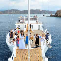 「AYANA Lako di’a」の船首にて(C)モデルプレス