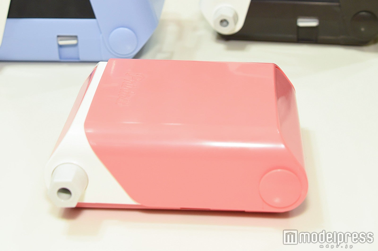 折りたたむとコンパクトに（C）モデルプレス