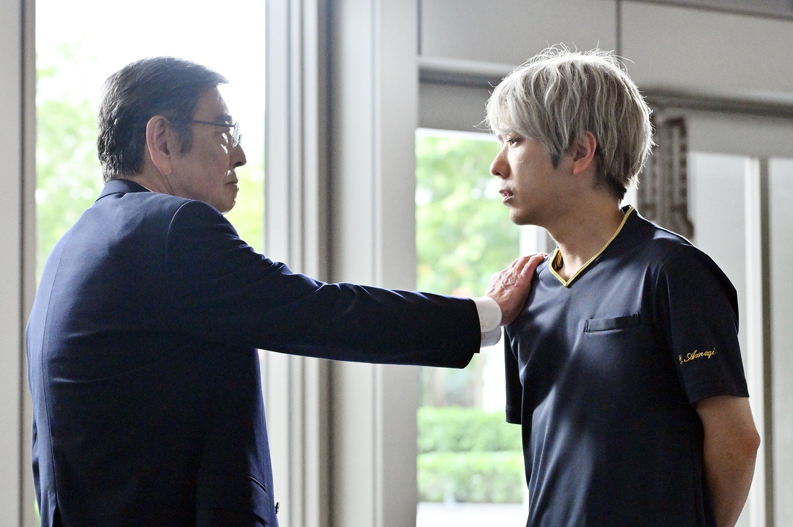 石坂浩二、二宮和也「ブラックペアン シーズン２」最終話より（C）TBS