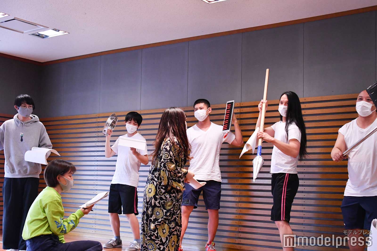 後列の動きを確認する／「KOUGU維新」ミュージカル稽古密着の様子（C）モデルプレス