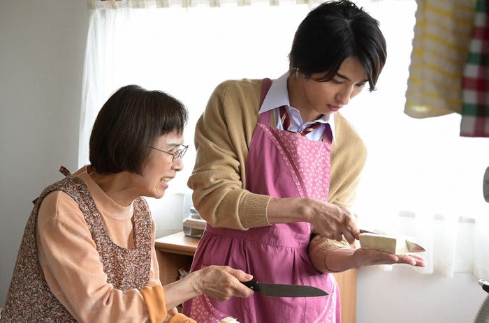 (左から)松金よね子、横浜流星/「4分間のマリーゴールド」第2話より(C)TBS