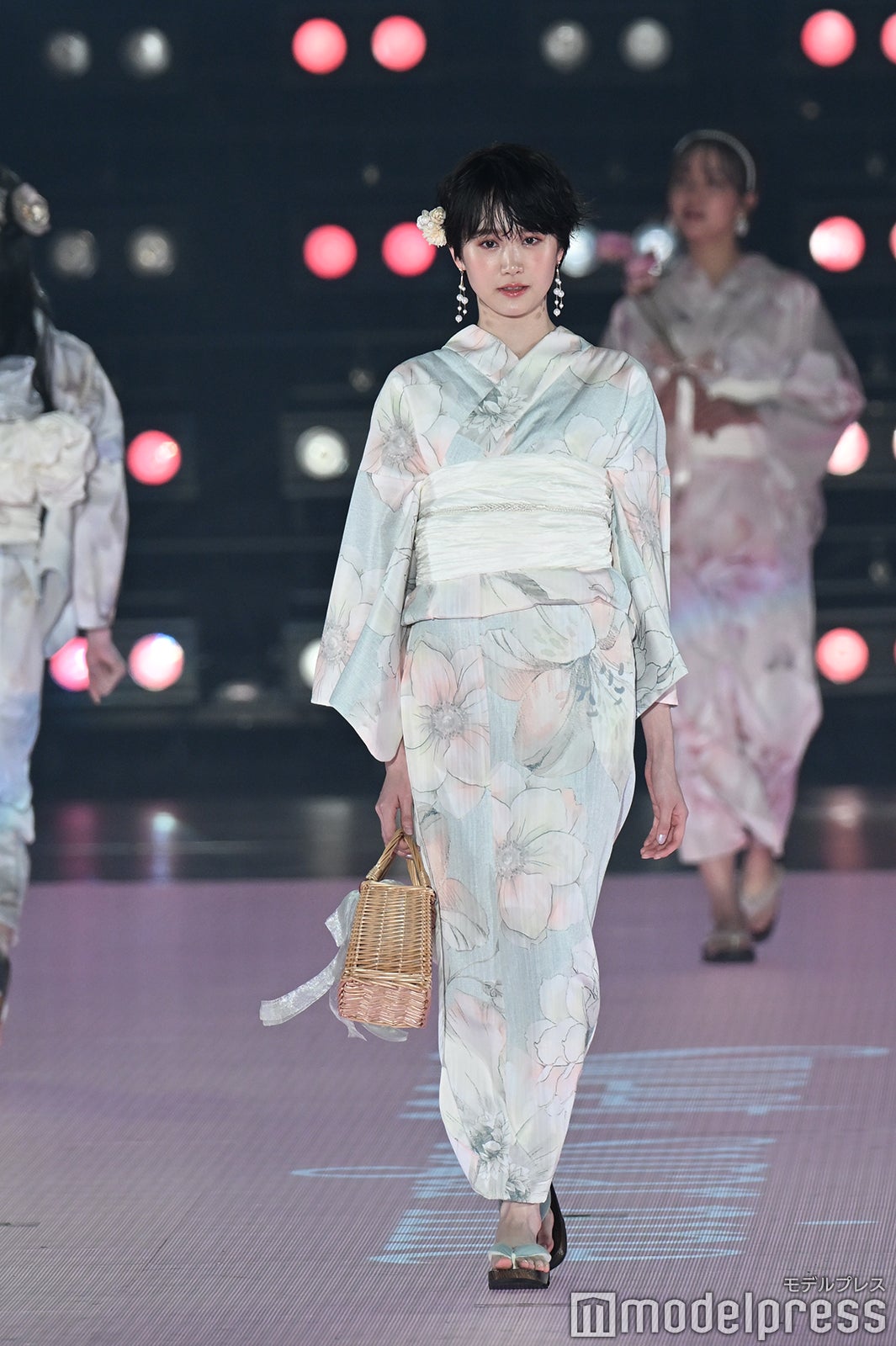 尾碕真花（C）モデルプレス