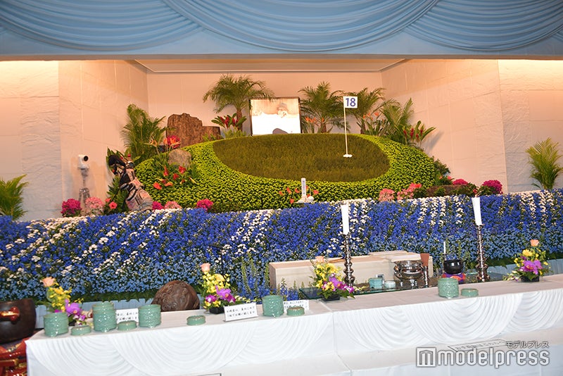 小笠原明男さん祭壇（C）モデルプレス