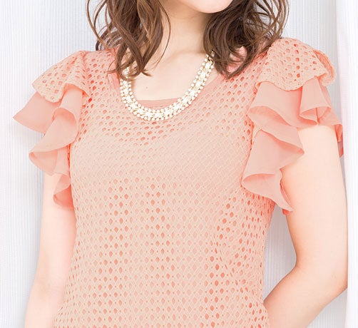 メッシュ×シフォン袖フリル☆ブラウストップス「神戸レタス」2490円（税込）