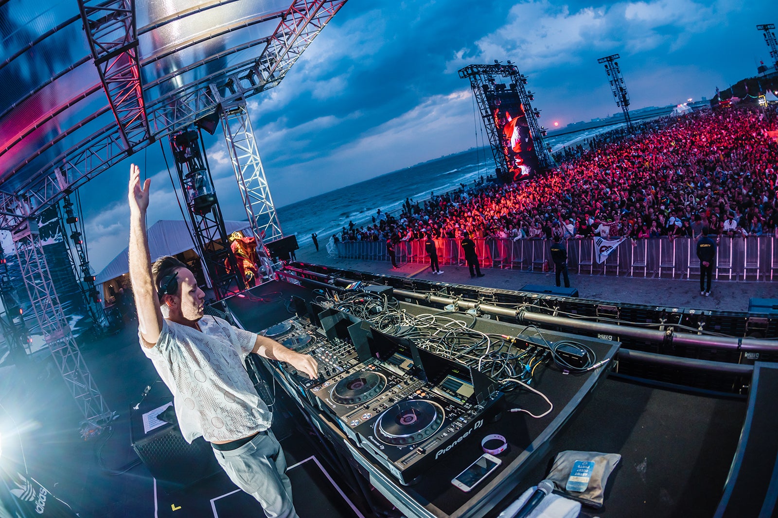 （C）The-Holy-Mountain-for-Insomniac-1