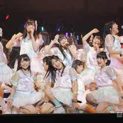 AKB48グループ研修生103名が圧巻のパフォーマンス/(C)AKS