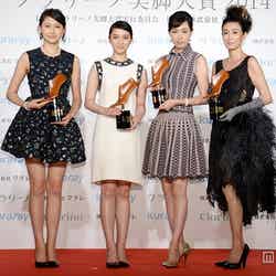 「第12回 美脚大賞2014」を受賞した（左から）大野いと、武井咲、吹石一恵、萬田久子【モデルプレス】