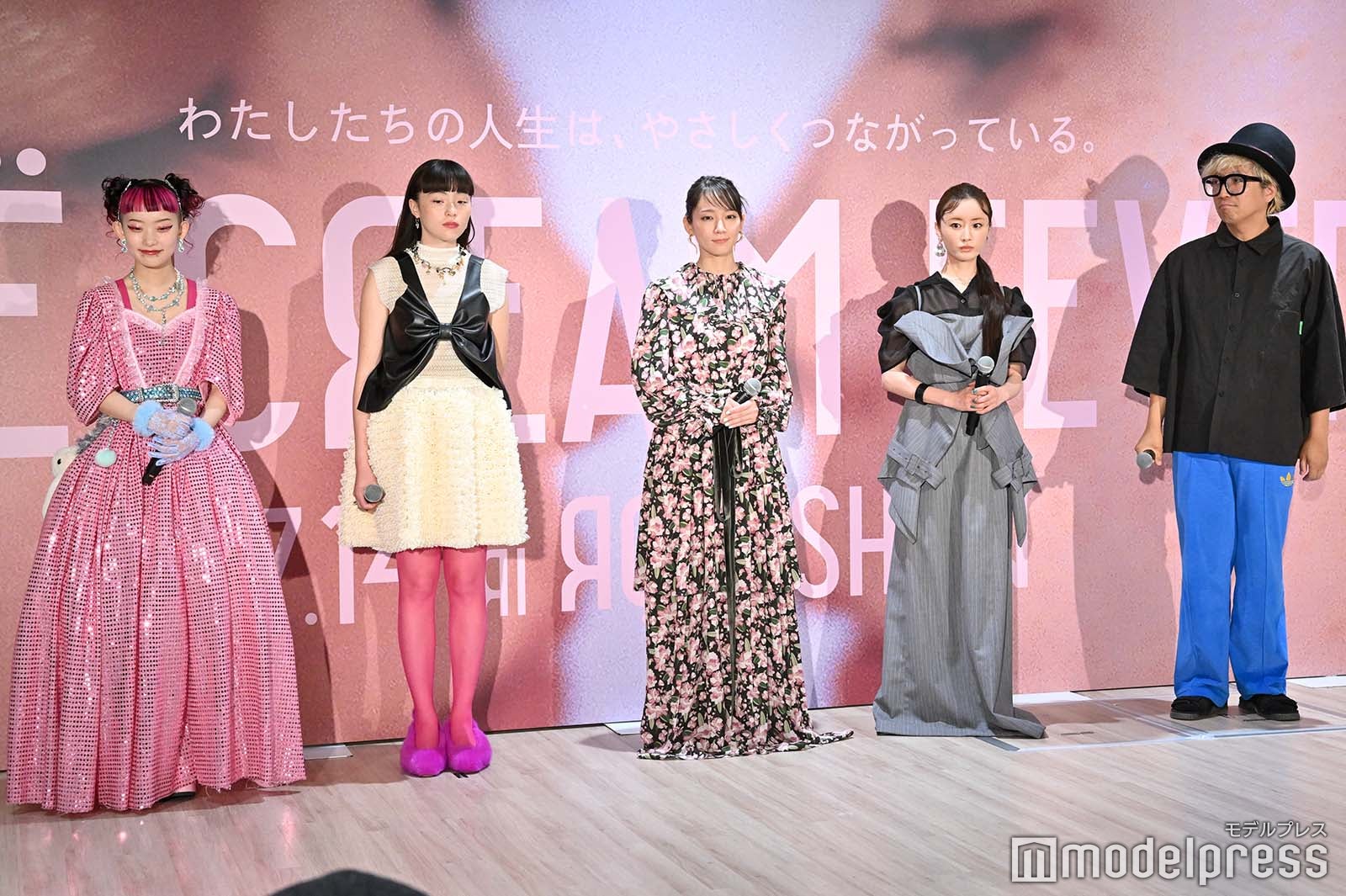 詩羽、モトーラ世理奈、吉岡里帆、松本まりか、千原徹也監督（C）モデルプレス