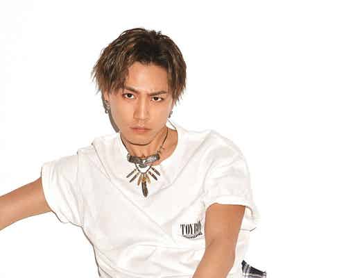 三代目JSB登坂広臣、春のデニム&レザースタイルを披露 ファッション観への変化明かす