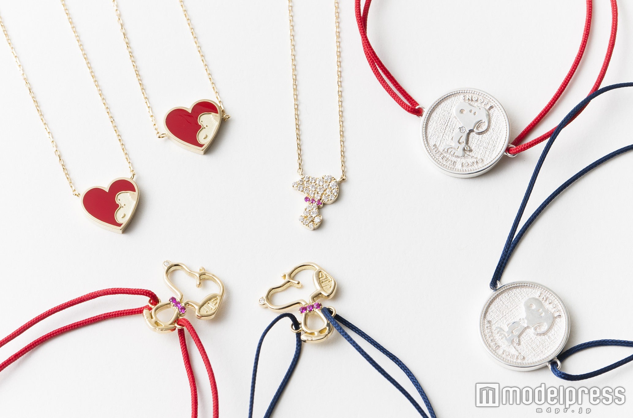 AHKAH（アーカー）とコラボしたジュエリー（C）Peanuts Worldwide LLC／画像提供：ソニー・クリエイティブプロダクツ