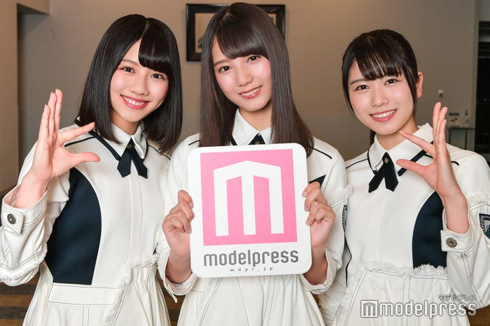 左から:渡邉美穂、小坂菜緒、丹生明里(C)モデルプレス