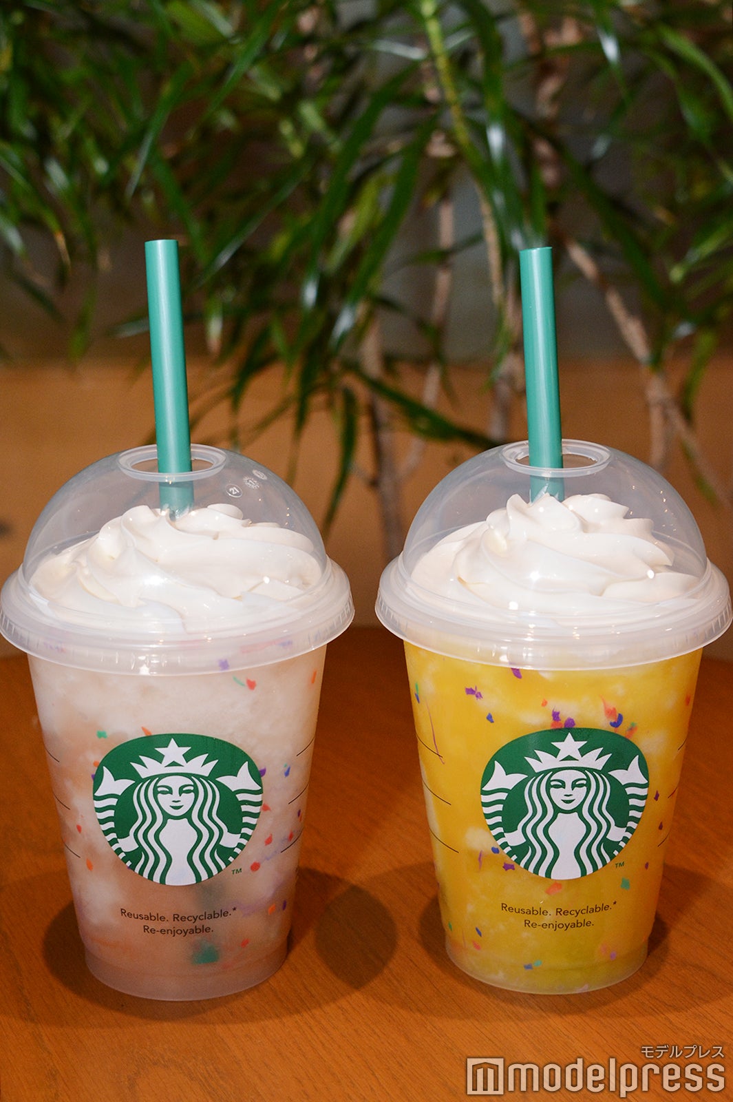 「GO パイナップル フラペチーノ」「GO ピーチ フラペチーノ」 （C）モデルプレス