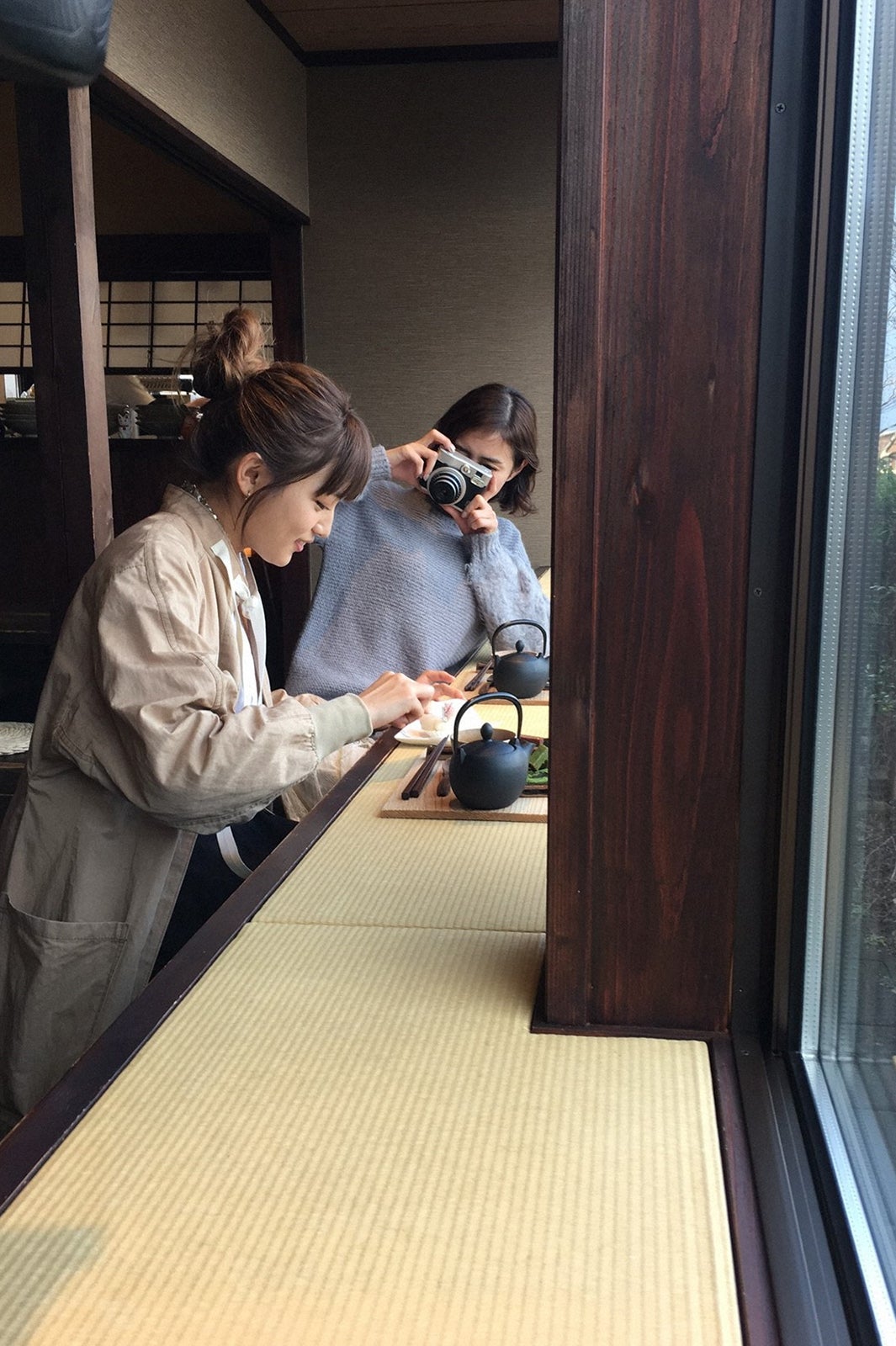 （左から）川口春奈、岡本あずさ／画像提供：TBS