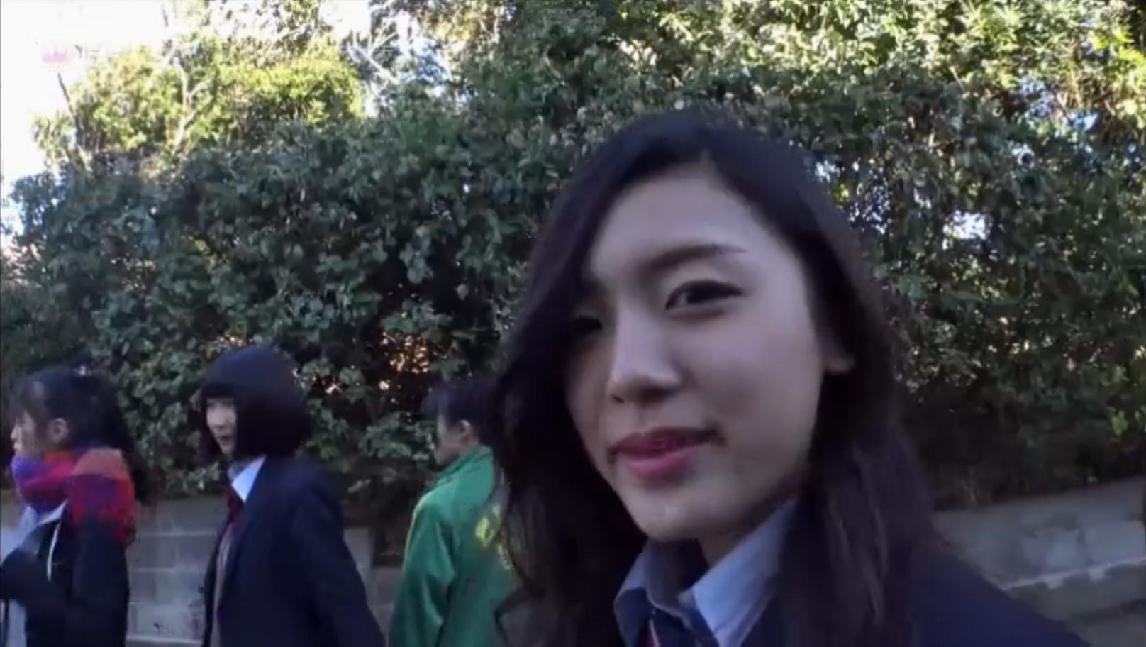 スマートフォンを落としてしまったななみ／「女子高生ミスコンFINALIST～ハレトキドキＪＫ～」より（提供画像）