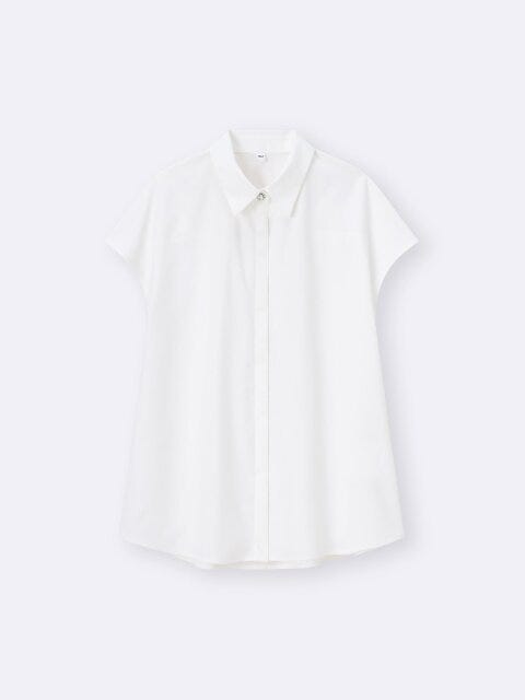 GUのビジューボタンブラウス