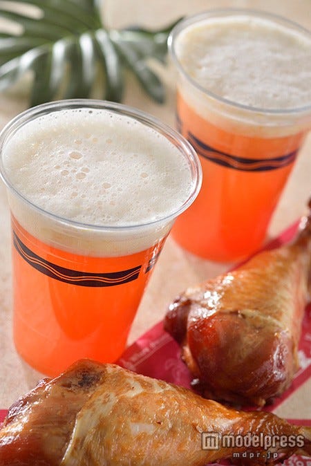 ビアカクテル(ブラッドオレンジ)¥680/TDS(C)Disney