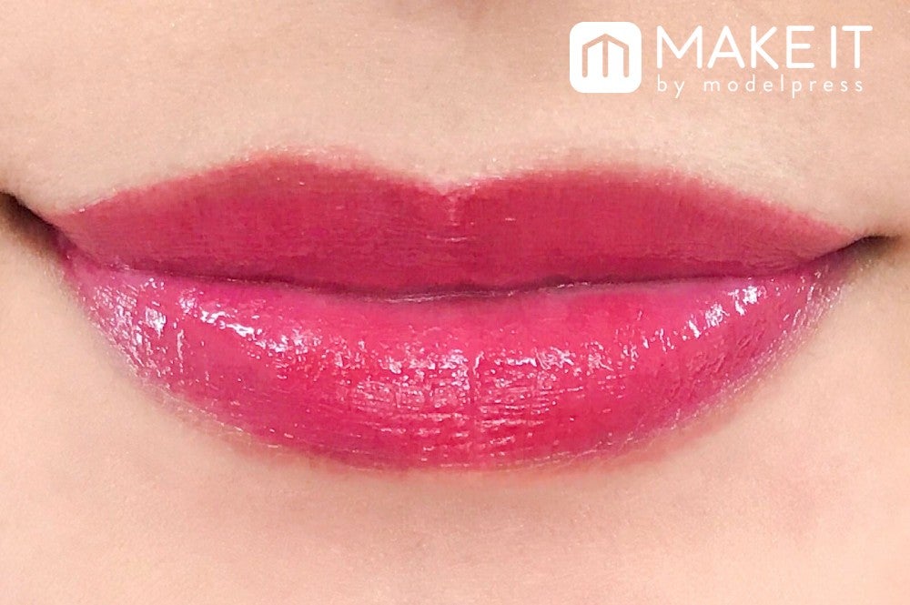 YSL／ルージュ ピュールクチュール ヴェルニ／49 フューシャフィルター 使用（C）モデルプレス