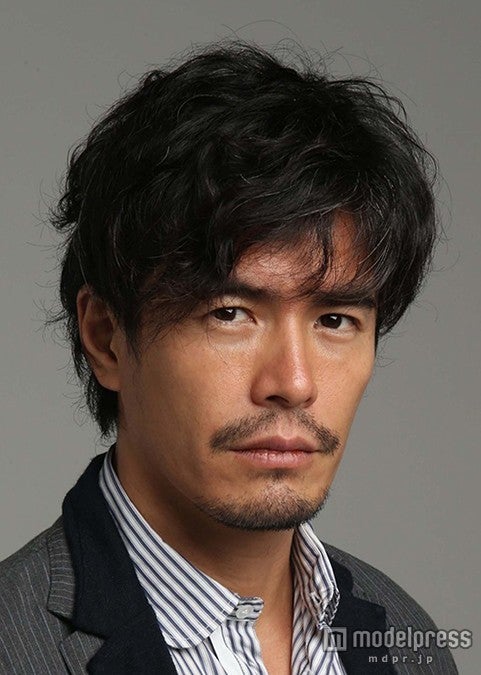 画像4/4) 西島秀俊“天才医師”役で事件解決に挑む “刑事”伊藤淳史