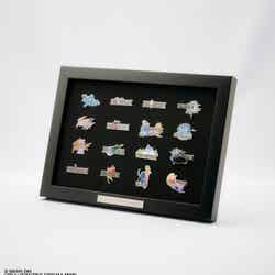 【+9999 グッズ付きチケット日付指定チケット特典】歴代タイトルロゴ 額装ピンバッジセット(C)SQUARE ENIX (C) FF40周年記念展実行委員会
