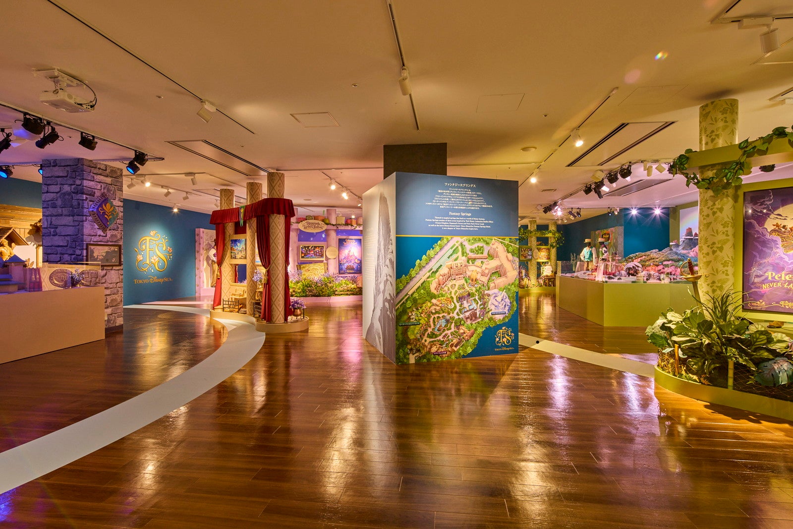 TDS新エリア「ファンタジースプリングス」テーマの展示会、イクスピアリで開催　コスチュームや模型など展示