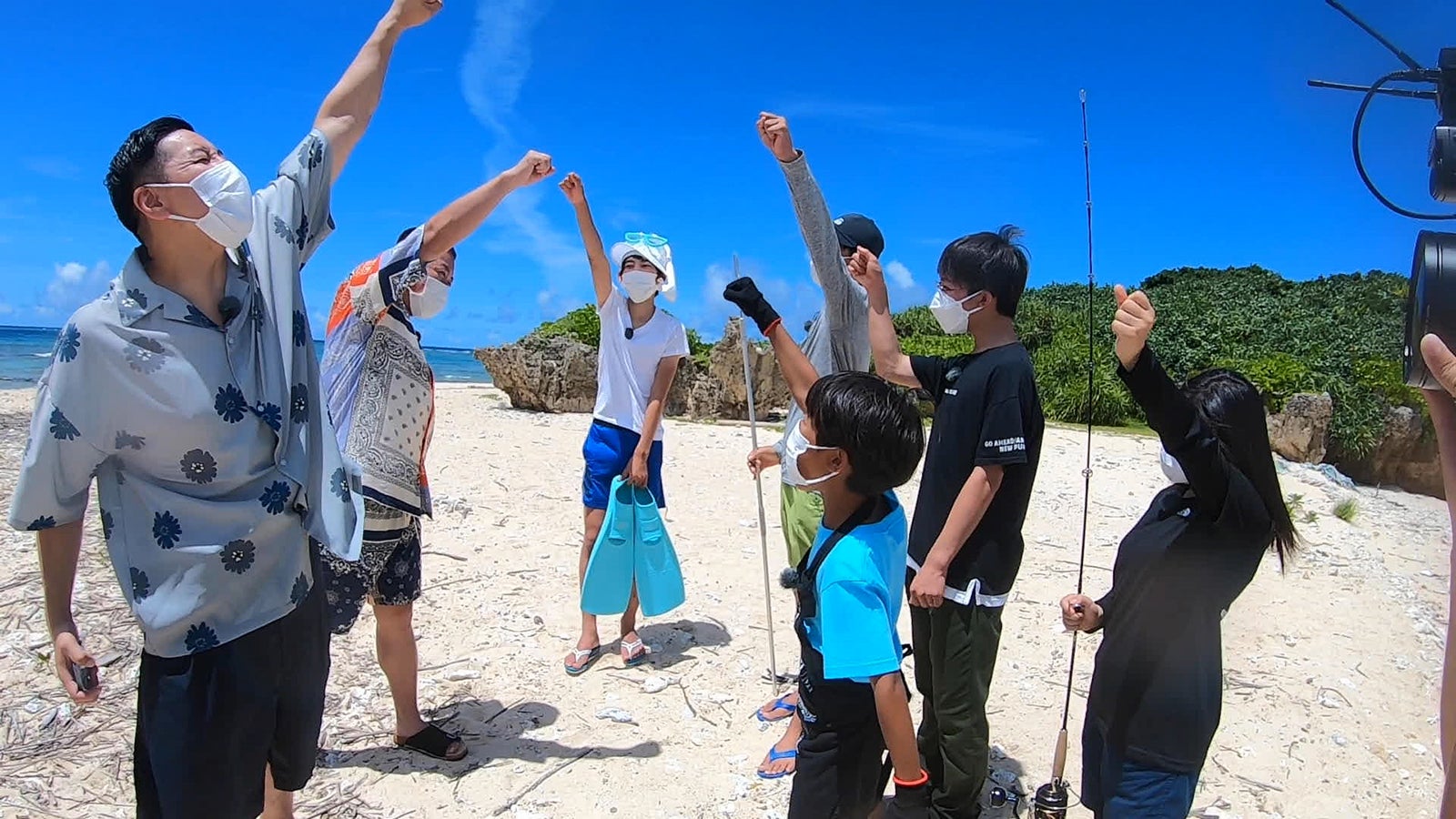 チョコレートプラネットら／『サザエさん知ってますぅ？～ニッポン全国 海なぞ大調査！～』より（C）テレビ西日本