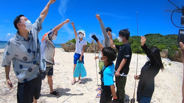 チョコレートプラネットら/『サザエさん知ってますぅ?~ニッポン全国 海なぞ大調査!~』より(C)テレビ西日本