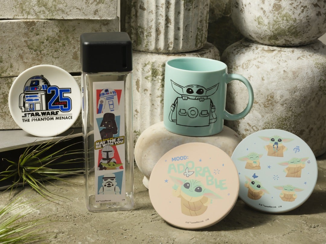 豆皿 税込1,540円、マグカップ税込2,200円（C）＆ TM Lucasfilm Ltd．