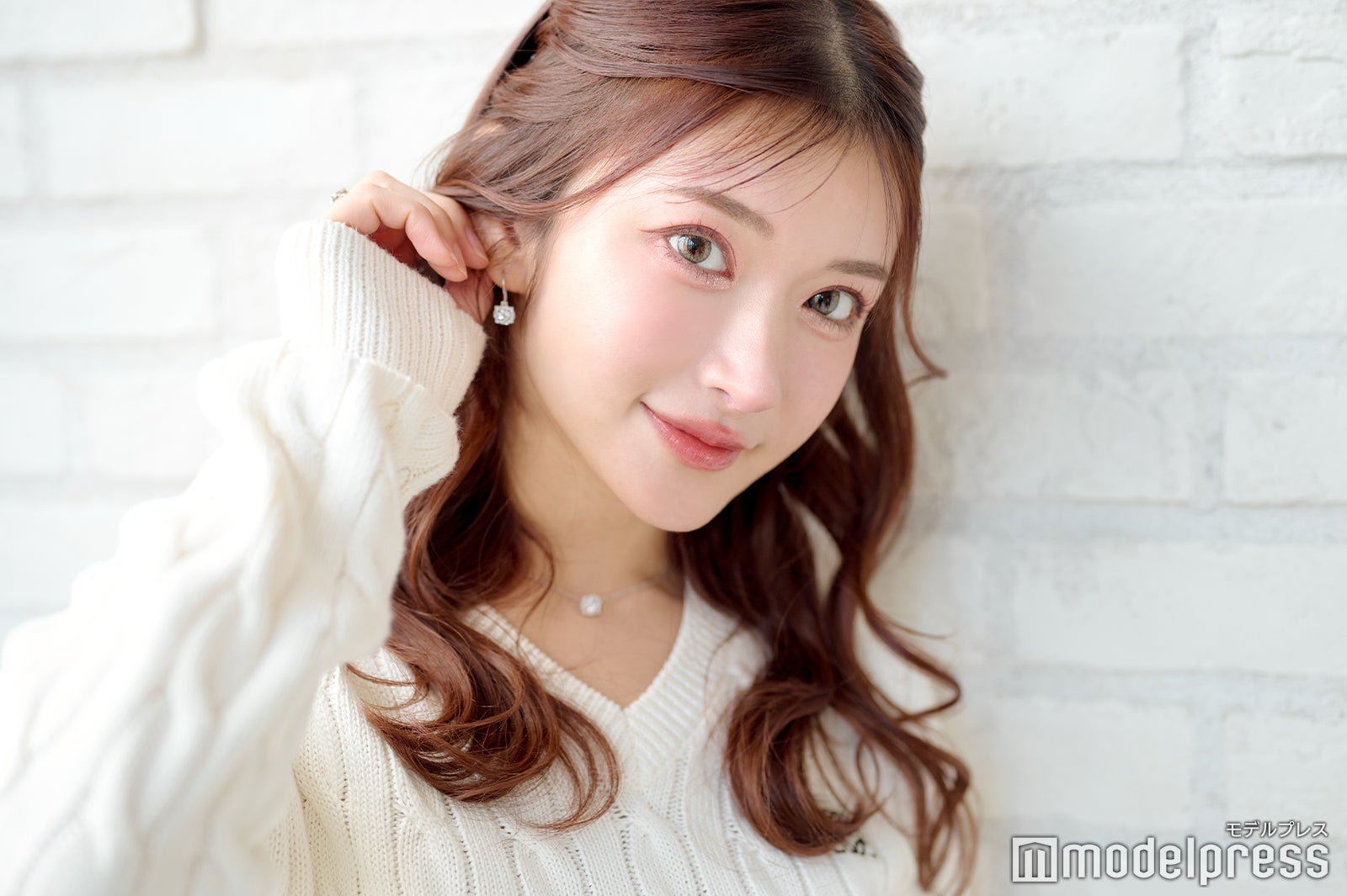 六本木キャバ嬢・ららのあかぬけの秘訣、愛用コスメ、接客テクまで徹底公開「見られることを意識するだけで、可愛くなれる」