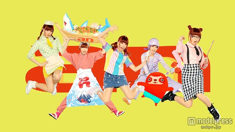 ポップなバイト衣装でジャンプ/「an」新CMカットより