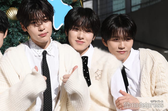 シオンに向かってくっつくサクヤ、ジェヒ(C)モデルプレス